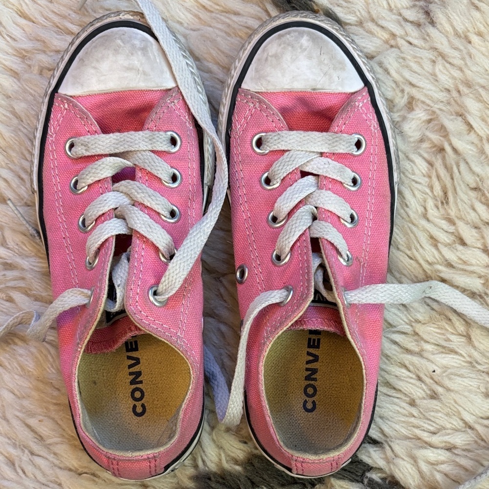 Pink Converse - Picture 10 of 17
